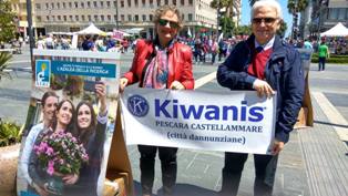 Il KC Pescara Castellammare onlus sostiene l'AIRC distribuendo le “Azalee della ricerca”