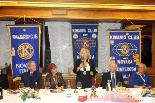 Passaggio della campana del Club Kiwanis Novara