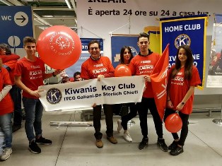 KC Chieti-Pescara e Kiwanis Key Club Galiani-De Sterlich insieme a Special Olympics nel Flash Mob in occasione della Giornata Mondiale della disabilità