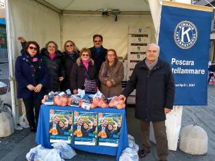 Il KC Pescara Castellammare sostiene l'AIRC distribuendo le “Arance della salute”