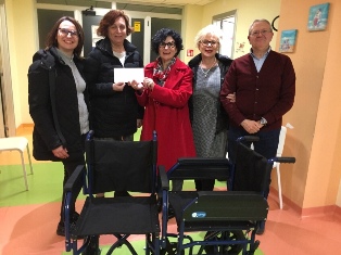 KC Chieti Theate - Donazione di due carrozzine a rotelle all’Associazione Ragazzi con Affezioni Reumatiche d’Abruzzo