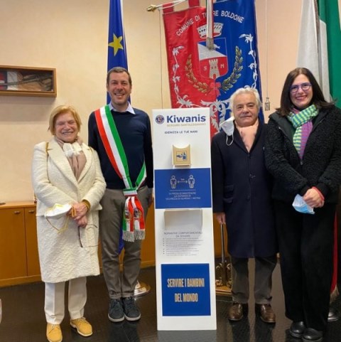 KC Bergamo Sant’Alessandro - Donazione di 15 Totem igienizzanti porta dispenser a enti, istituzioni e scuole