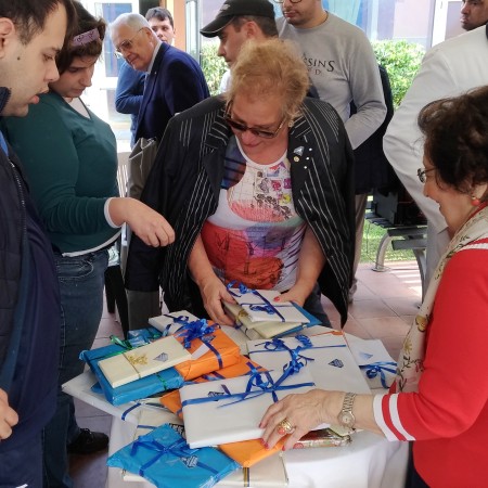 KC Catania Est celebra il One Day con donazione di libri agli ospiti della struttura Villa Angela di S.Giovanni la Punta