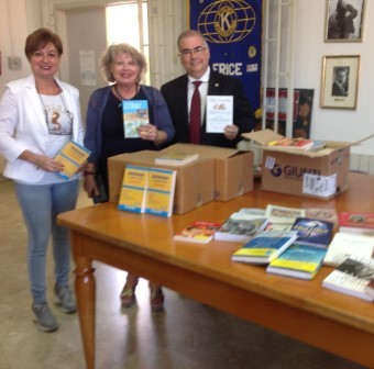KC Erice - Kiwanis One Day con donazione di libri all'Istituto De Stefano