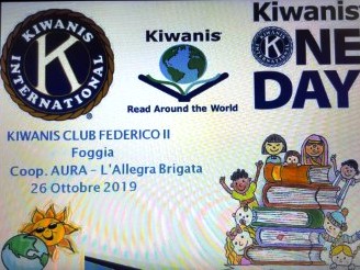 Il KC Foggia Federico II per il Kiwanis One Day dona libri, giocattoli e un computer portatile