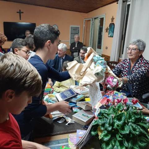 KC Giarre Riposto - Libri in dono ai piccoli ospiti della comunità “Madonna della Tenda di Cristo” in occasione del Kiwanis One Day