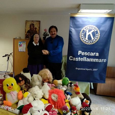 KC Pescara Castellammare - Befana di dolci e giocattoli per i bambini poveri della Caritas Ravasco di Pescara