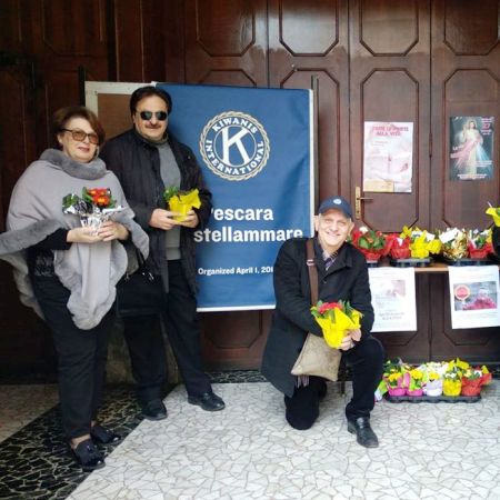 Il KC Pescara Castellammare sostiene il Movimento per la Vita di Pescara con la vendita di vasetti di primule