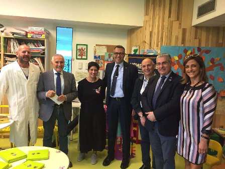 KC Zafferana Etnea - Per il Kiwanis One Day donazione di libri ai piccoli ricoverati presso il Day Hospital del Reparto di Oncologia Pediatrica del Policlinico di Catania