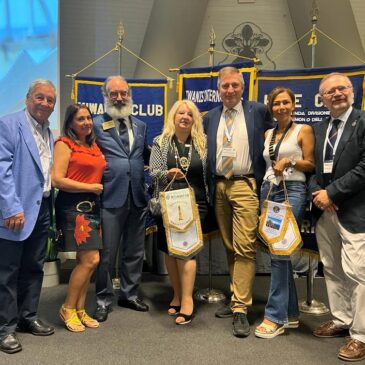 KC Genova Columbus – Scambio di gagliardetti con il KC Aci Castello in Convention
