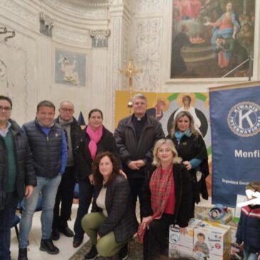 KC Menfi – Doni ai bambini e buoni pasto alla Caritas per la mensa scolastica