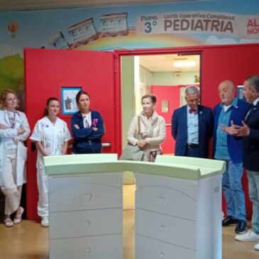 KC Medio Adriatico Abruzzo – Consegna di due fasciatoi al reparto di Pediatria dell’Ospedale di Pescara