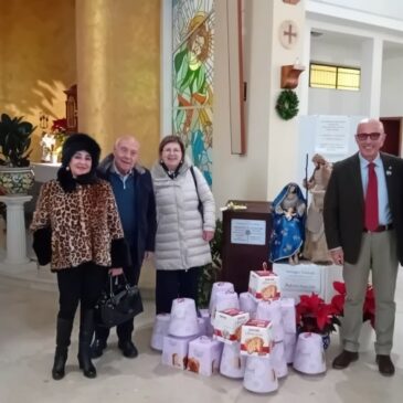 KC Acireale – Dono di panettoni ad una Parrocchia